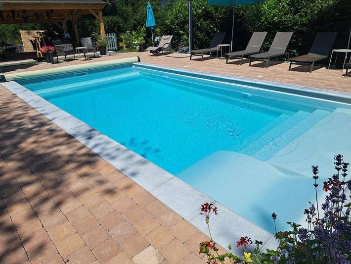 Chambre d’hôte pour 5 personnes, avec Jacuzzi et Terrasse ainsi que Jardin et Piscine