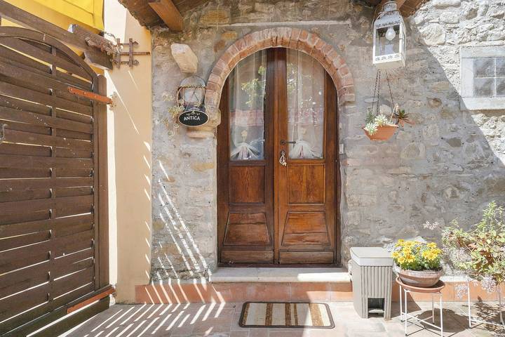 Stanza 'Stanza 2' con vista montagna, Wi-Fi e aria condizionata in Casano-Dogana-Isola, Luni