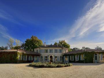 Gîte pour 2 personnes, avec terrasse ainsi que piscine et vue à Castelnau-de-Médoc
