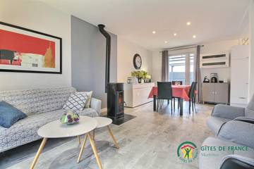 Gîte pour 5 personnes, avec terrasse et jardin dans Plage de la Mine d'Or