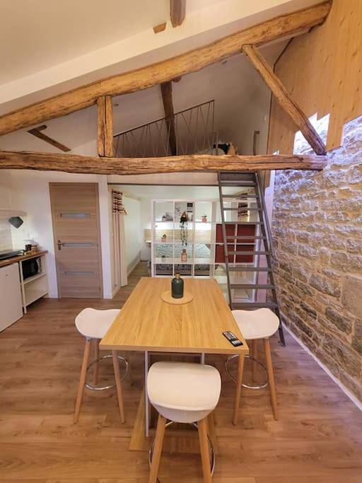 Gîte pour 4 personnes, avec vue et jardin, animaux acceptés à Arc-et-Senans