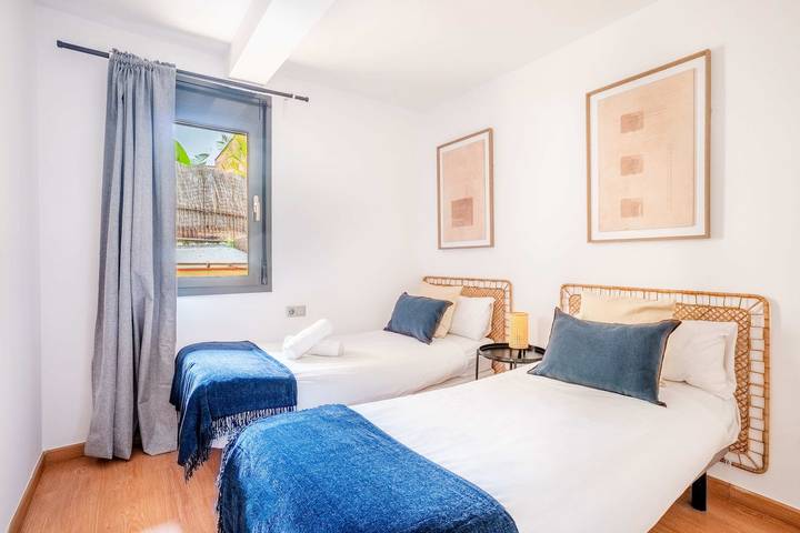 Ganze Wohnung, Pl Universitat Comfortable 3Bd with private patio in Barcelona Zentrum, Barcelona