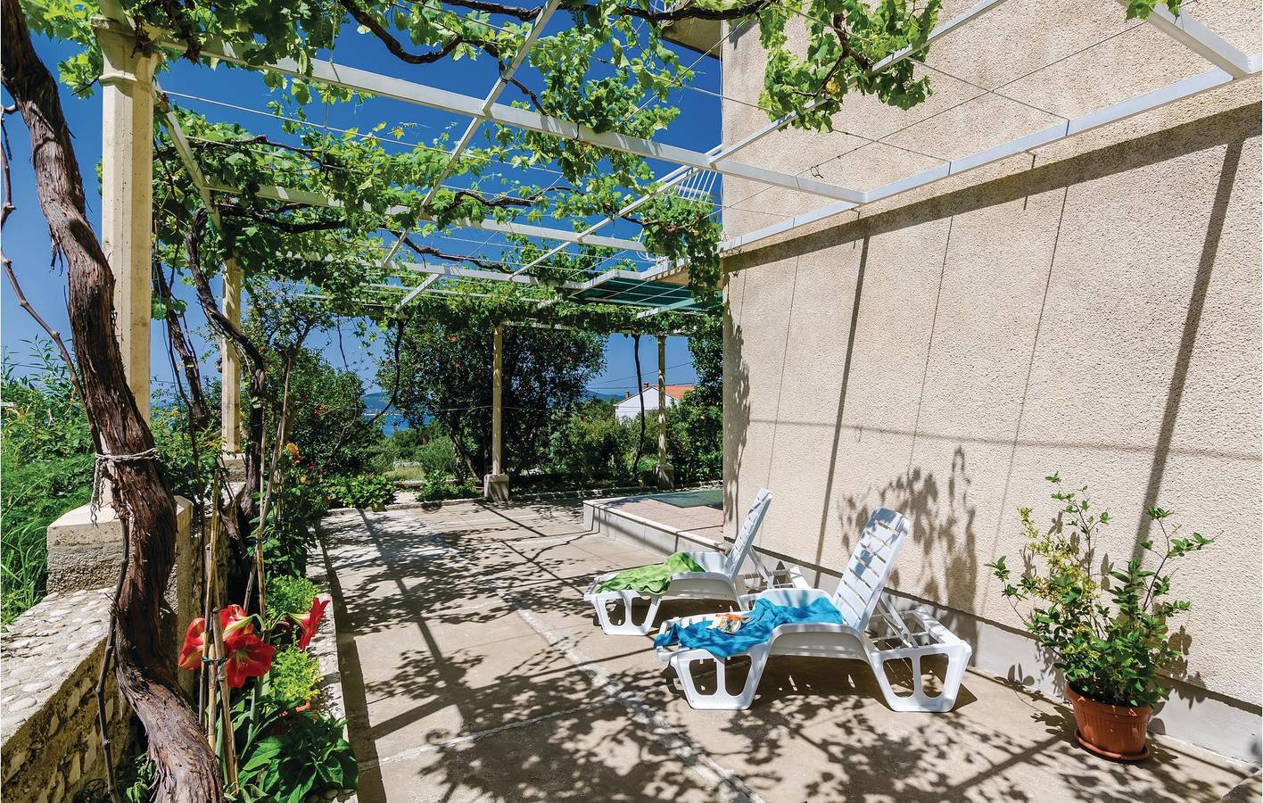 Entire holiday apartment, Holiday apartment for 6 people with terrace in Brsecine, Grad Dubrovnik