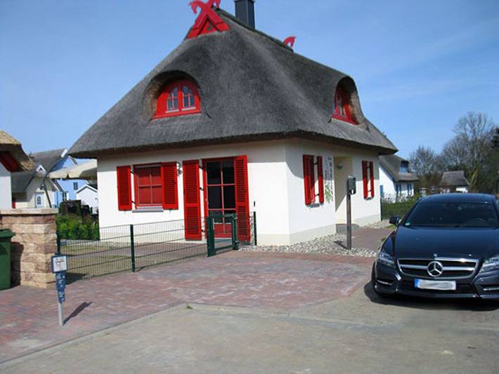 Ferienhaus für 4 Personen, mit Terrasse und Garten in Glowe