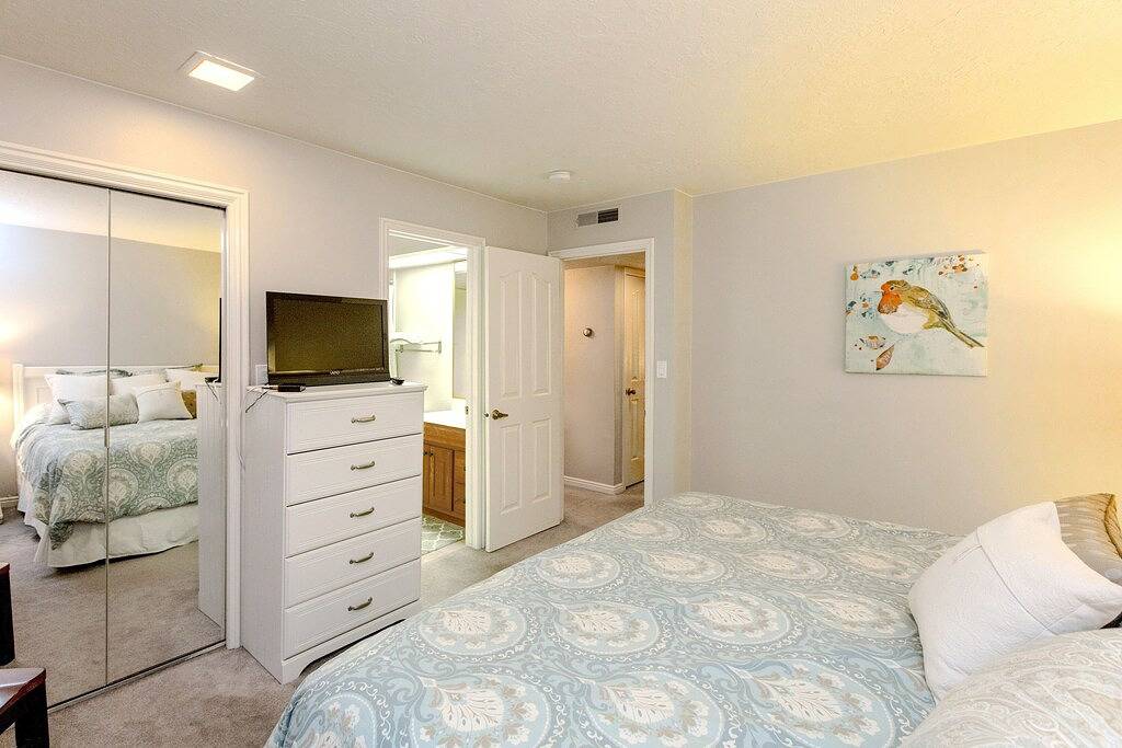 Ganze Wohnung, Sonnige, moderne Wohnung im Sports Village Resort - Atemberaubende Aussicht! 1100 sq. Ft! in St. George, Zion Nationalpark