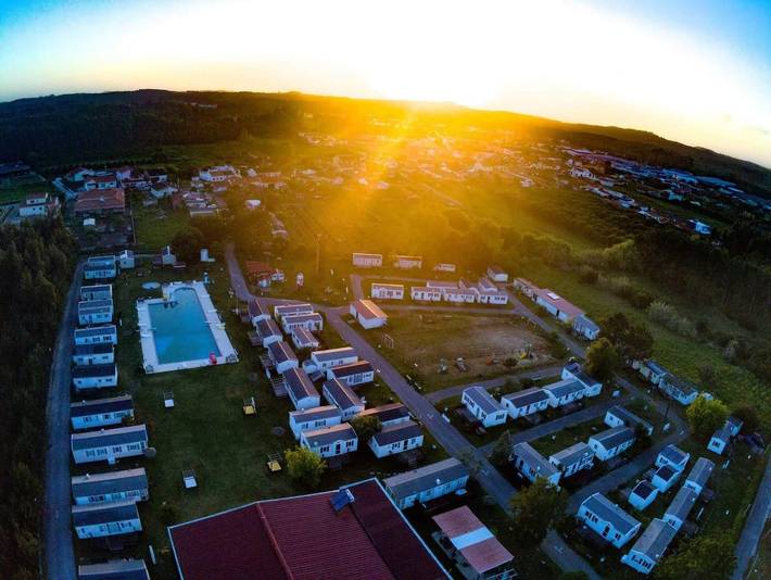 Bungalow für 7 Personen, mit Terrasse und Ausblick sowie Garten in Portugal - 4
