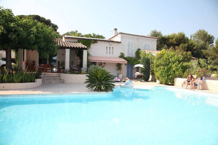 Chambre d’hôte pour 4 personnes, avec Terrasse ainsi que Jardin et Piscine à Nice