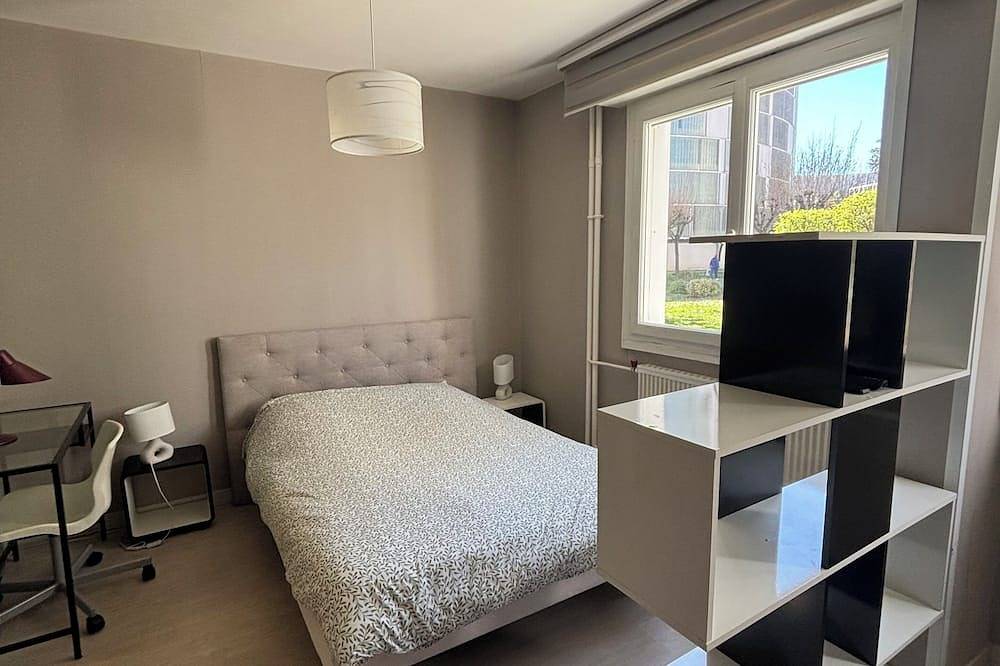 Entire apartment, Quiet T1 near the center in Clermont-Ferrand, Volcans d'Auvergne Regional Nature Park