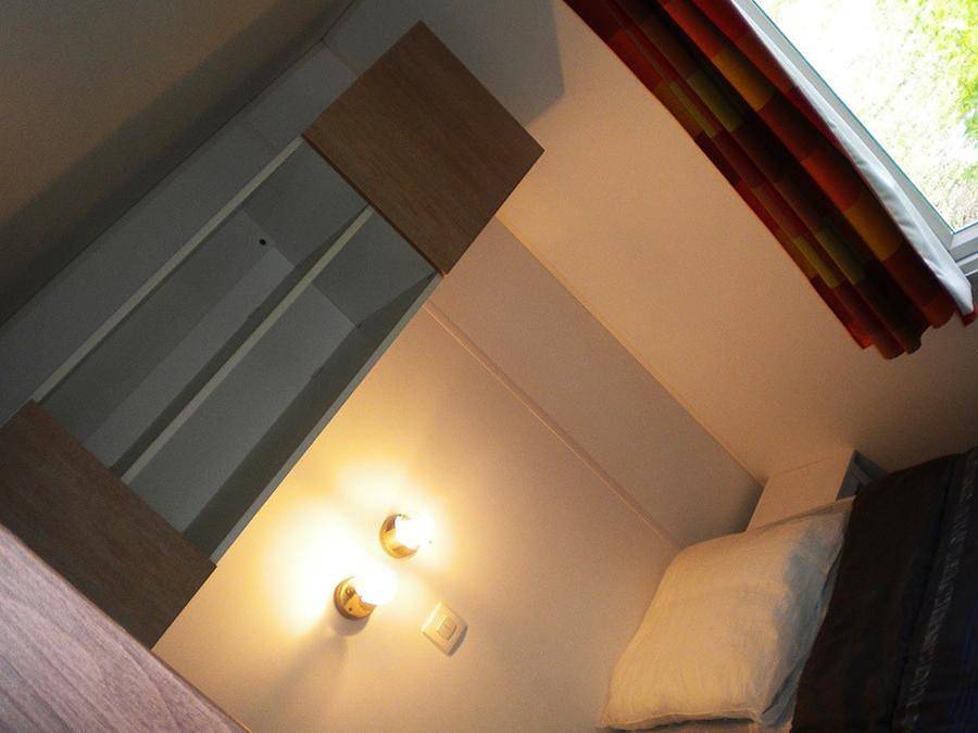 Flower camping Les Reflets Du Val D'argent - Mobilheim 4 personen - Mobilheim Komfort 20m² (2 Zimmer) + Tv + Halbüberdachte Terrasse 16m². in Sainte-Marie-aux-Mines, Regionaler Naturpark Belchen der Vogesen