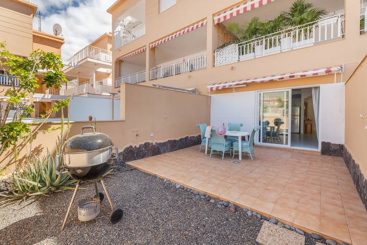 Ferienhaus 'Chasna Sunset' mit Gemeinschaftspool, privater Terrasse und WLAN in Adeje, Teneriffa Süd