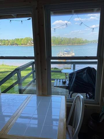 Cabin for 6 Guests in Mayhew, Lake Norman, Picture 2