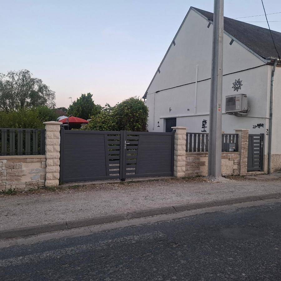Appartement de vacances entier, Chambre chez l'habitant in Aubigny-sur-Nère, Sologne