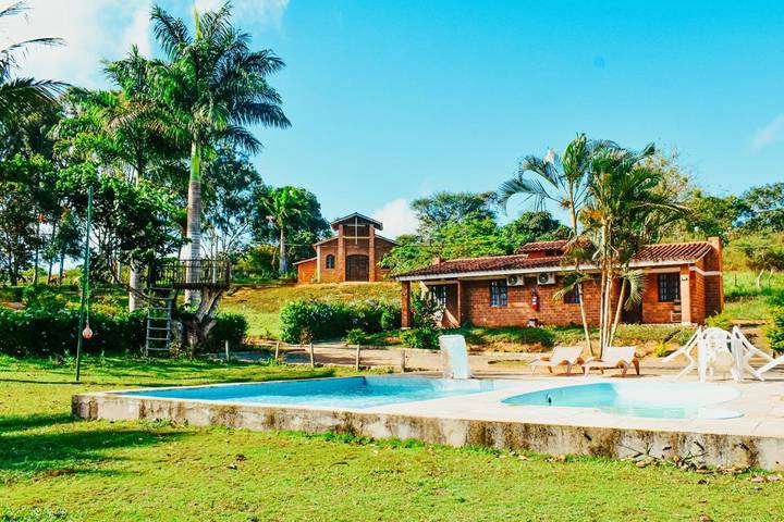 Pousadas para 4 pessoas, com vista e jardim e ainda piscina infantil and piscina em Garanhuns