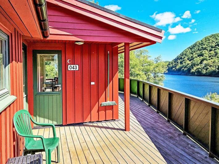 Ferienhaus für 5 Personen, mit Terrasse und Garten sowie Seeblick