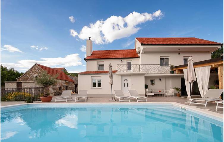 Geräumige 215 m² große Wohnung mit Pool, WLAN und Parkplatz in Cista Velika, Dalmatinisches Zagora
