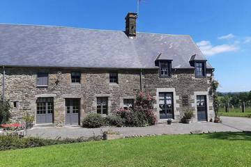 Gîte pour 5 personnes, avec terrasse ainsi que jardin et piscine à Montaigu-les-Bois