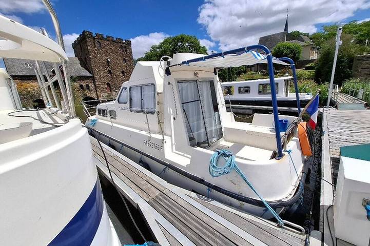 Péniche pour 5 personnes à Chenillé-Changé