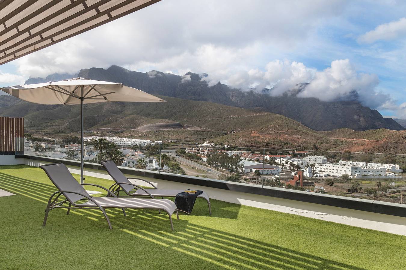 Apartamento entero, Vacaciones 'Suitme-Agaete' con vistas al mar, piscina compartida y Wi-Fi in El Turmán, Agaete