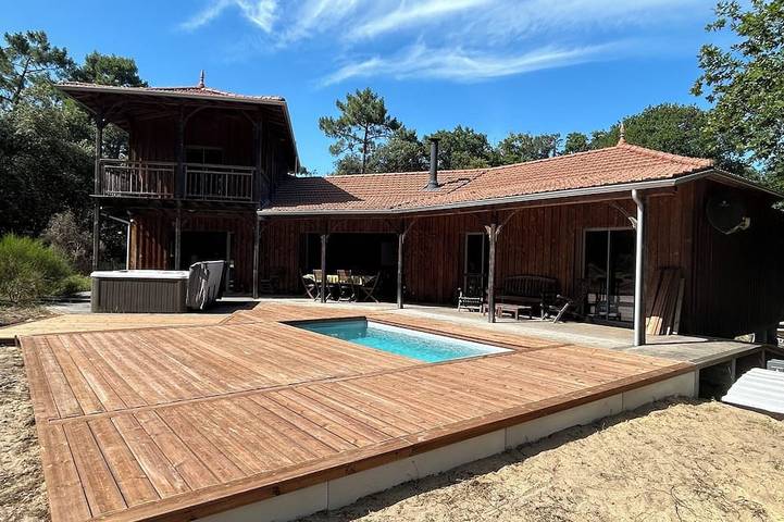 Villa pleine nature en  bois + piscine chauffée+ spa +piscines océanes de Soulac in Le Verdon-sur-Mer, Parc naturel régional du Médoc