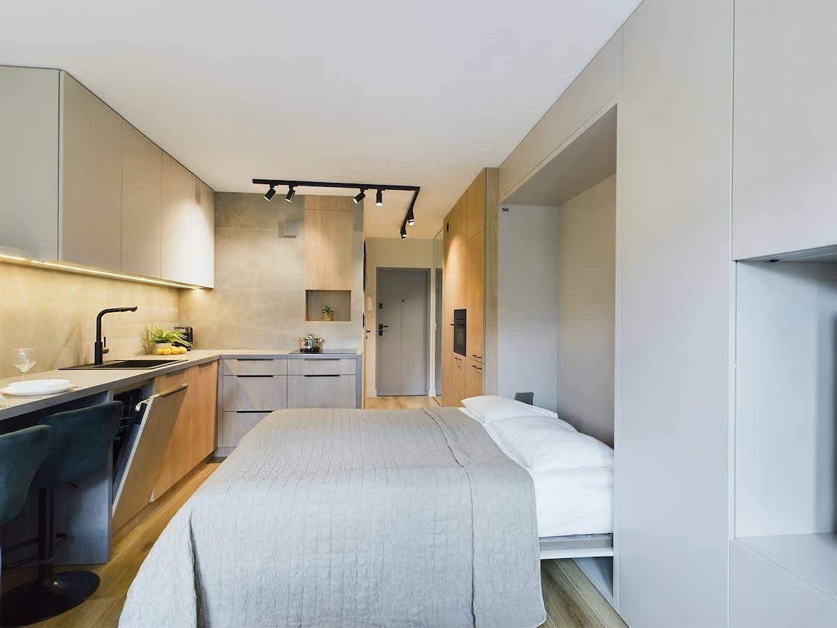 Appartamento intero, Functional Studio with Balcony | Close to Green Areas in Żoliborz, Varsavia
