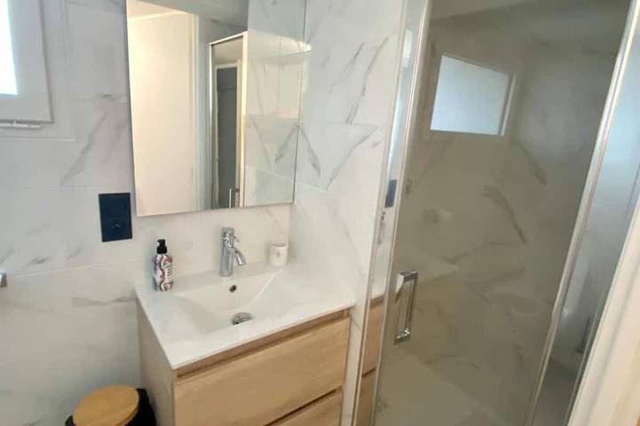 Gîte pour 2 personnes, avec piscine dans Grièges - 3