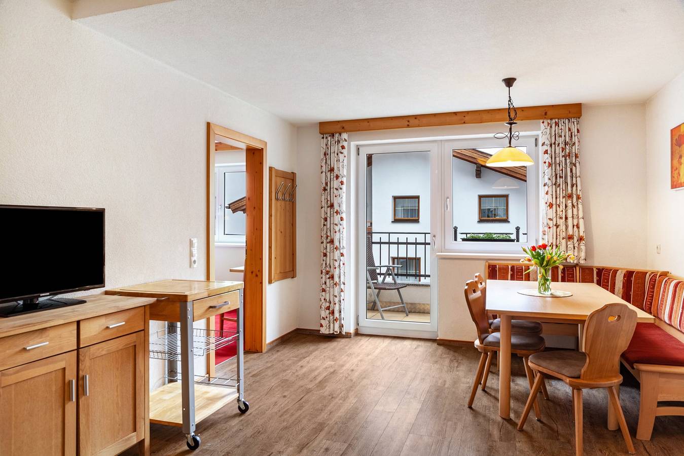 Ganze Wohnung, Ferienwohnung "Alpenflora 1" mit Bergblick, Balkon und Wlan in Ischgl, Verwall