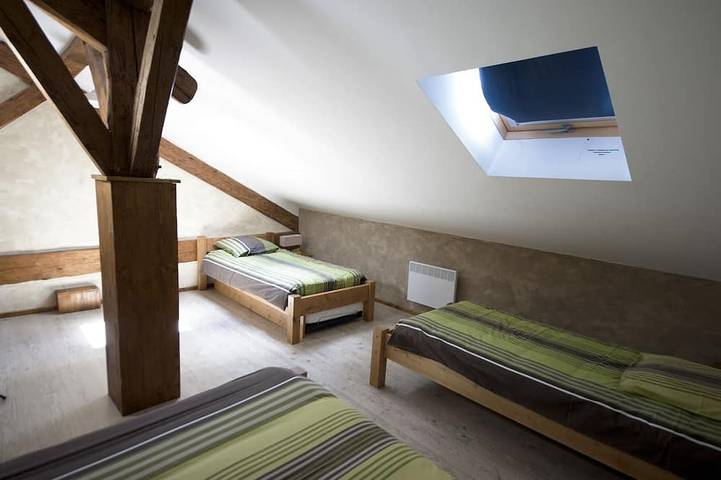 Gîte pour 12 personnes, avec Jardin à La Pesse - 2