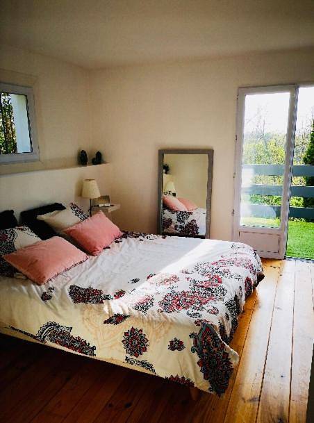 Location de vacances pour 6 personnes, avec piscine ainsi que vue et terrasse à Mouguerre - 3