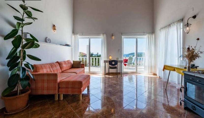 Villa pour 18 personnes, avec piscine et bassin pour enfant ainsi que jardin et vue dans Šolta