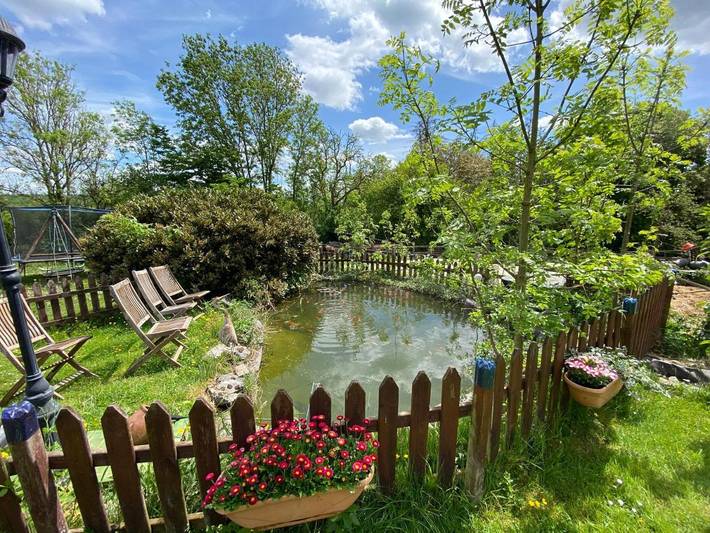 Location de vacances pour 6 personnes, avec jardin à Houyet