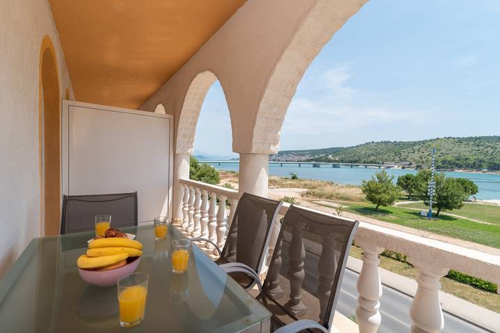 Ferieleilighet for 4 personer, med Sjøutsikt og Balkong i Trogir