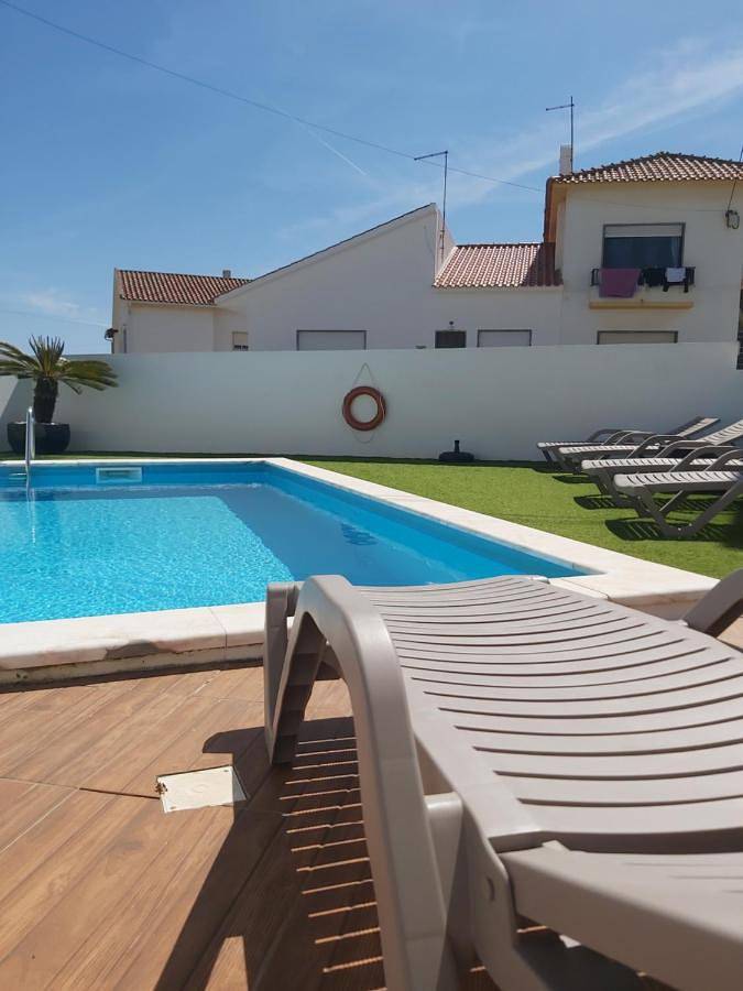 Zambeachouse - Hostel Paradise in Praia da Areia Branca, Lourinhã
