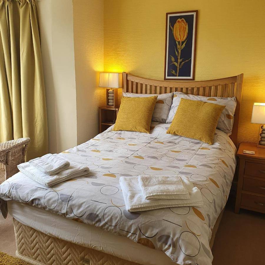 Double Room with Private External Bathroom in Little Haven, Pembrokeshire