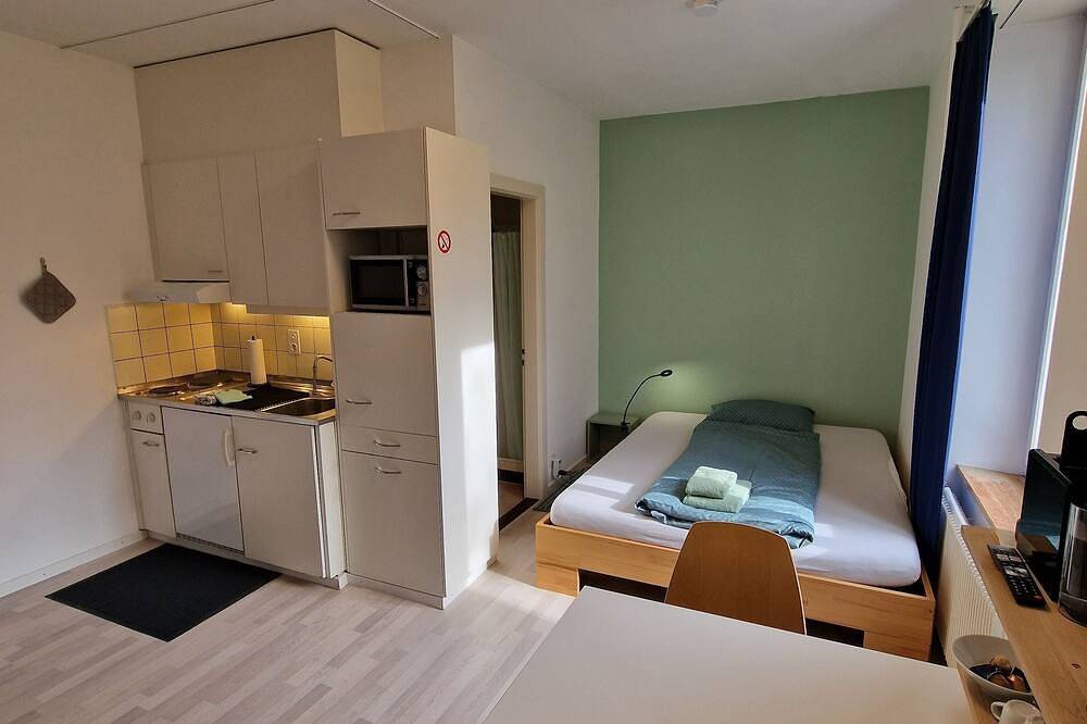 Ganze Wohnung, Studio mit Küche und eigenem Badezimmer in Solothurn, Kanton Solothurn