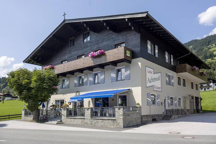 BnB für 4 Personen, mit Terrasse und Garten sowie Ausblick in Westendorf (Tirol)