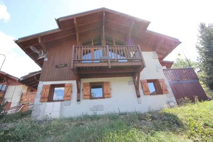 Chalet pour 8 personnes, avec jardin ainsi que balcon et vue