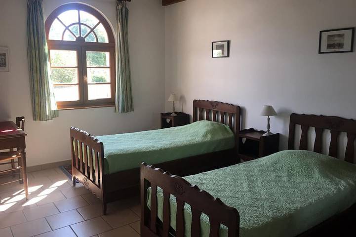 Gîte pour 6 personnes, avec Terrasse et Jardin à Villeherviers