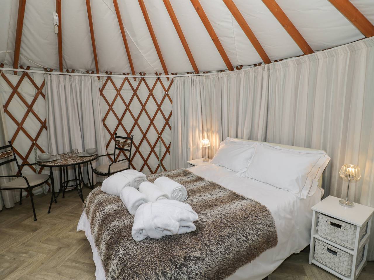 The Lakeside Yurt in Beckford, Worcestershire