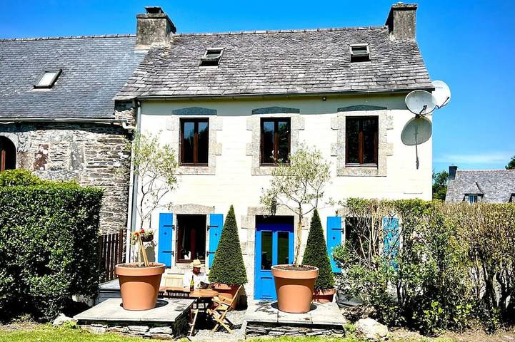 Gîte pour 6 personnes, avec jardin à Sizun