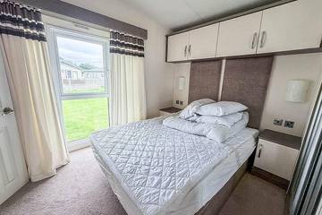 Static Caravan for 8 People in Waveney District, Suffolk, Photo 1