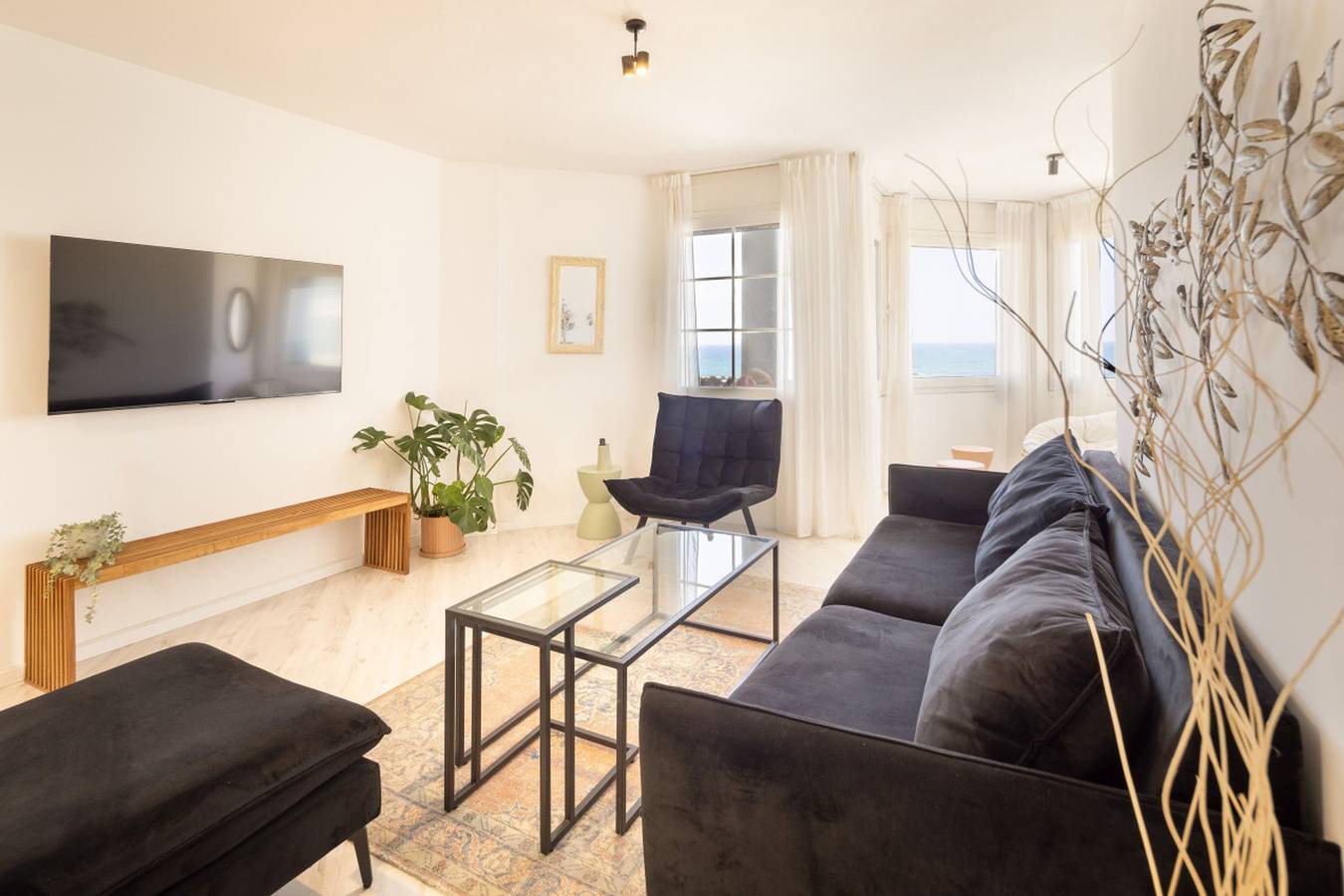 Entire apartment, Chic 3Br Apt w Parking on the Beach by Sea N' Rent in Tel Aviv, Tel Aviv District