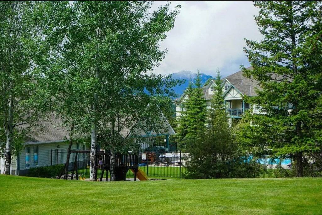 Ganze Wohnung, 2-Bedroom 2-Bathroom Condo with Mountain Views in Radium Hot Springs, Kootenay-Nationalpark