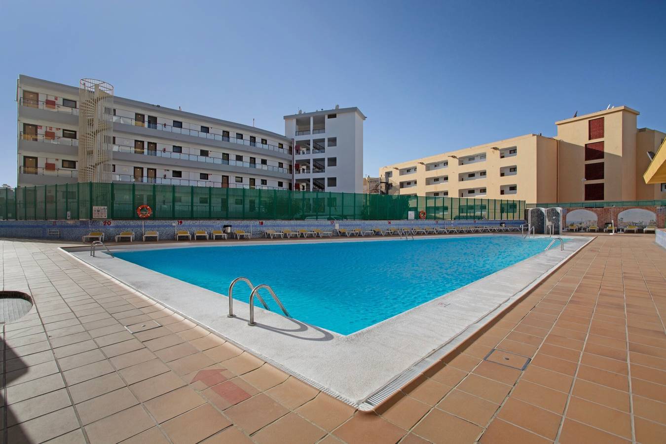 Appartamento intero, Vacanze 'Unità E' con piscina e terrazza condivise e Wi-Fi in Maspalomas, San Bartolomé de Tirajana