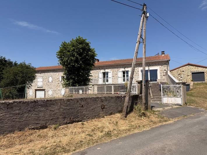 Maison de vacances pour 8 personnes, avec Balcon et Terrasse ainsi que Jardin et Vue dans Védrines-Saint-Loup
