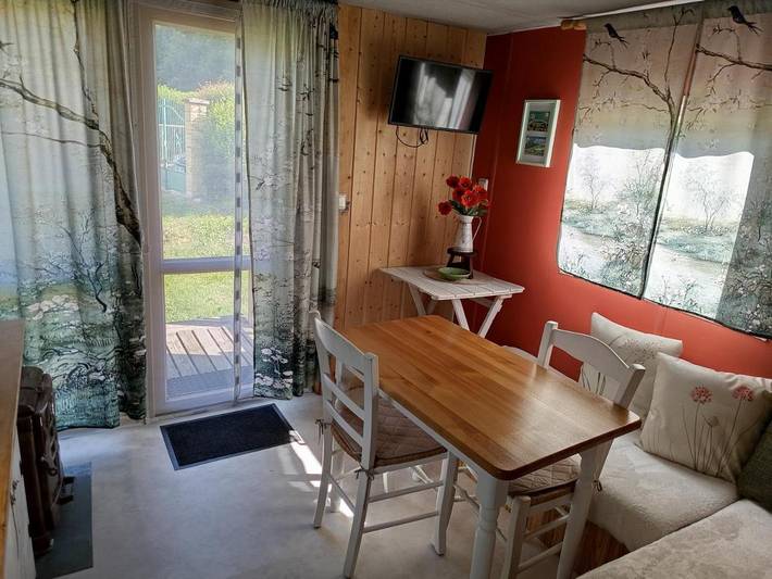 Location de vacances pour 2 personnes, avec Terrasse ainsi que Jardin et Vue à Manteyer - 3