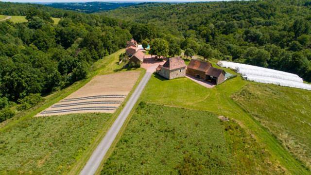 Location de vacances pour 23 personnes, avec jardin ainsi que vue et piscine à Le Bouyssou - 4