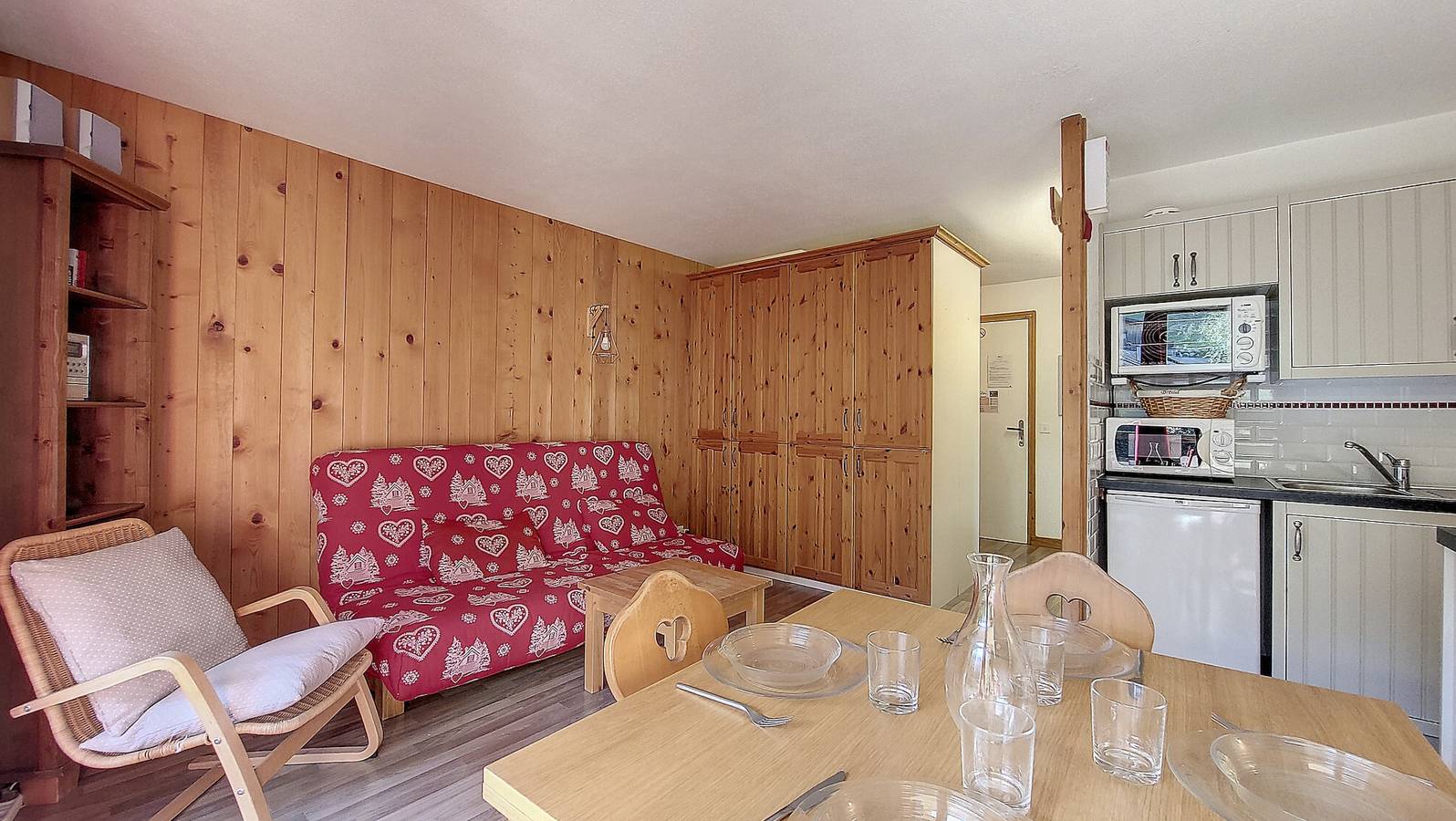 Entire studio, Studio Acces Piscine -Saint Jean D'Aulps Station -Proche Morzine- 4 Personnes - Riam S6 in Saint-Jean-d'Aulps, Les Portes du Soleil