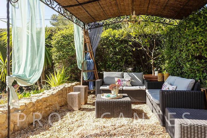 Schönes Ferienhaus mit Salzwasserpool in Valbonne in Valbonne, Mittelmeerküste (Frankreich)
