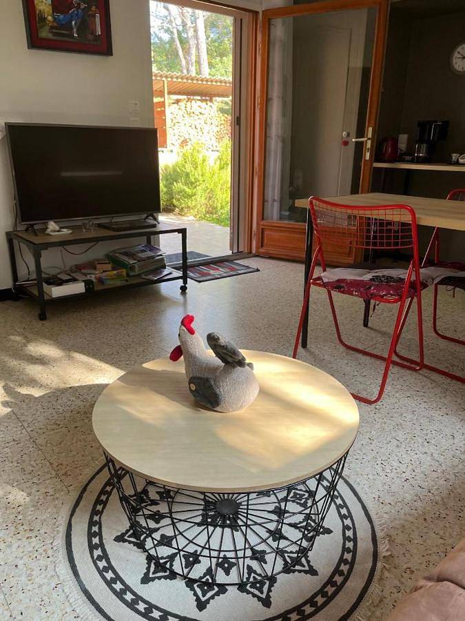 Appartement entier, One-Bedroom Apartment in Pujaut, Région de Nîmes