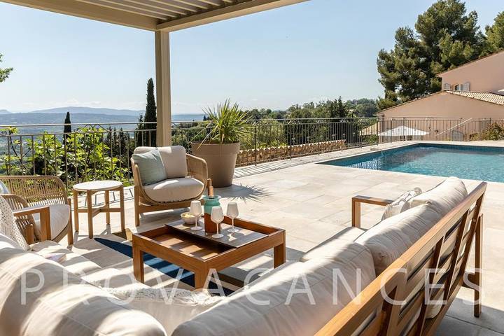 Schönes Ferienhaus mit beheizter Pool und Blick in Montauroux in Montauroux, Mittelmeerküste (Frankreich)